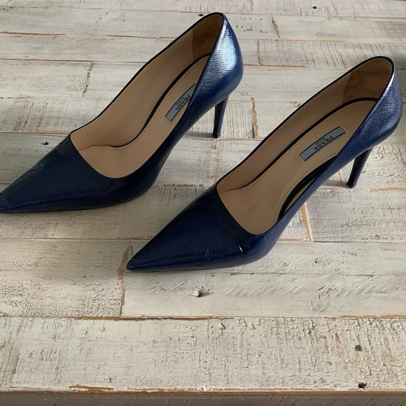 Beautiful Blue Leather Prada Pumps. - Picture 2 of 9